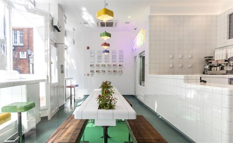 倫敦快餐食品店，餐飲空間，快餐店設計，白色餐飲空間
