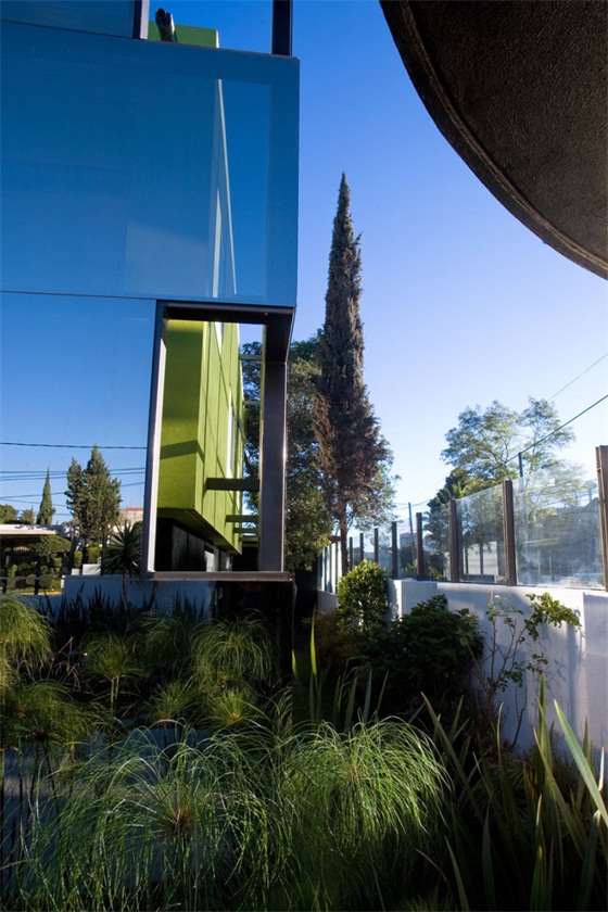 墨西哥采用雙層反射玻璃設計的Trevox 223建築改造項目 墨西哥采用雙層反射玻璃設計的Trevox 223建築改造項目