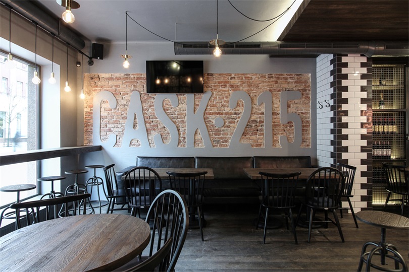 立陶宛餐飲設計,酒吧設計,餐飲空間,木質風格,國外酒吧設計,溫暖工業風