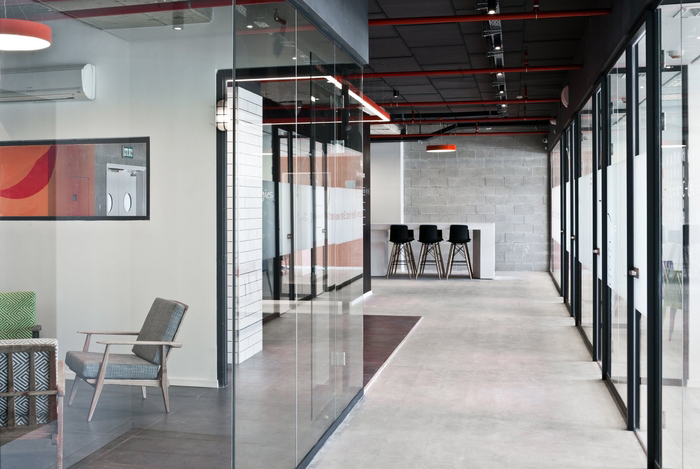 現代風創業中心辦公室設計，現代風辦公室設計，辦公室設計