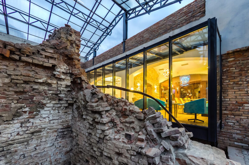 烏克蘭與曆史建築共存的商業空間