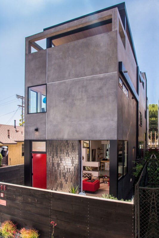 洛杉磯黑色時尚外觀下的通透住宅