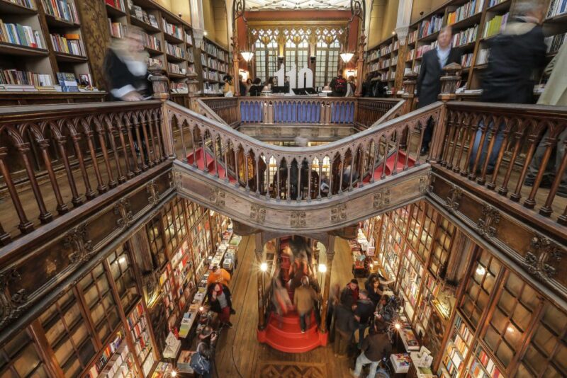 葡萄牙魔法般的萊羅書店