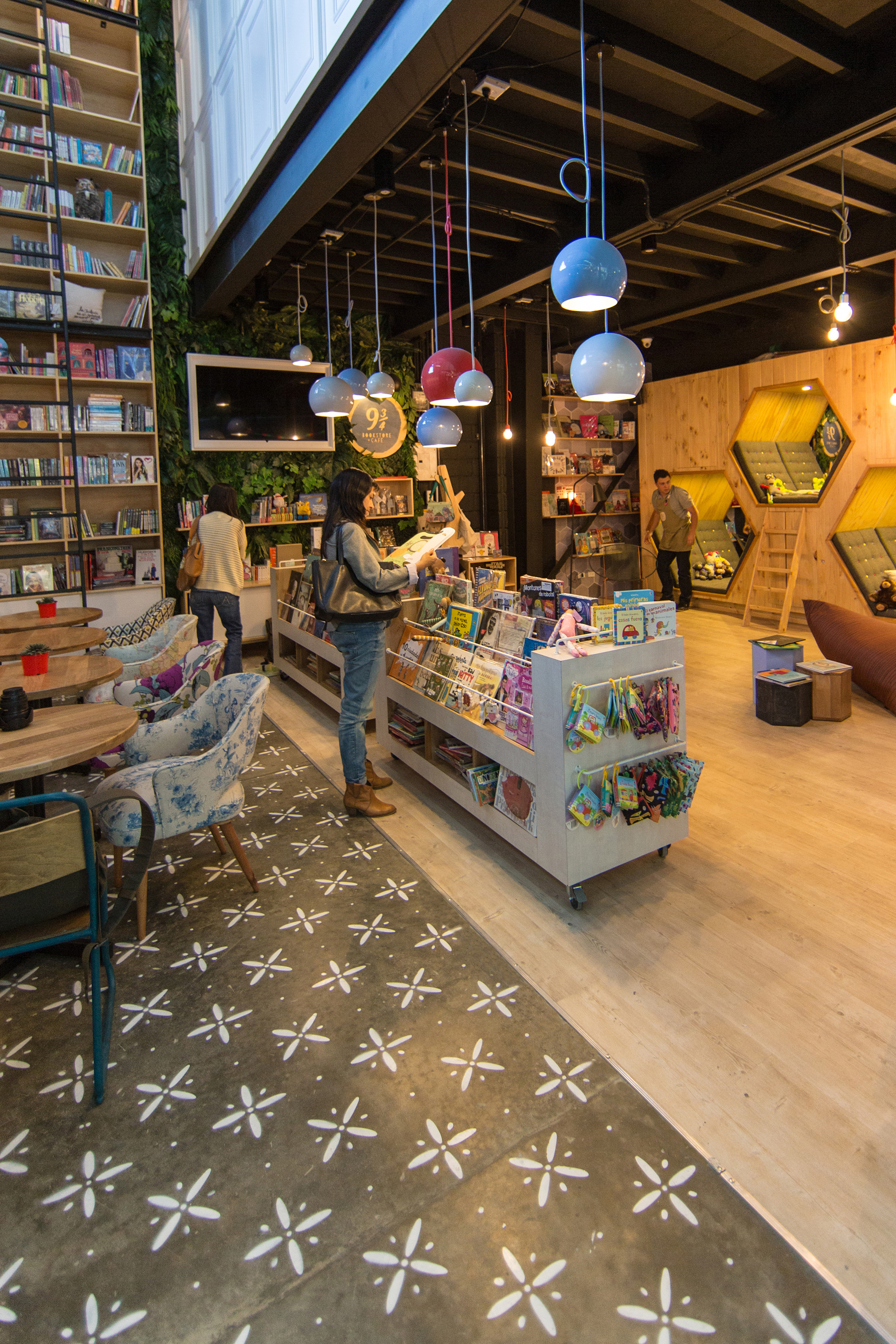 書店設計，創意書店設計，咖啡廳設計，創意咖啡廳，個性咖啡廳，LOFT風格咖啡廳