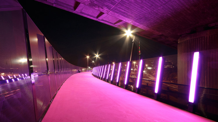 紅色建築設計,國外建築設計案例,彩色建築外立麵設計