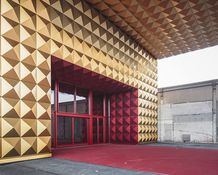 紅色建築設計,國外建築設計案例,彩色建築外立麵設計