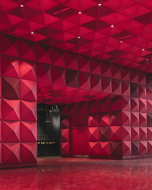 紅色建築設計,國外建築設計案例,彩色建築外立麵設計