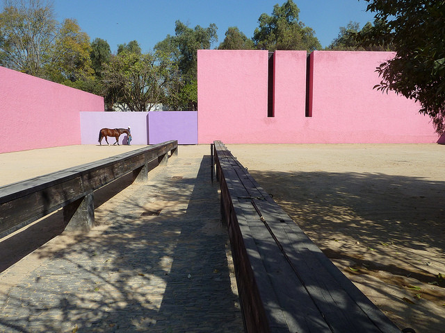 紅色建築設計,國外建築設計案例,彩色建築外立麵設計