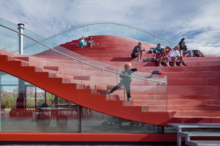 紅色建築設計,國外建築設計案例,彩色建築外立麵設計