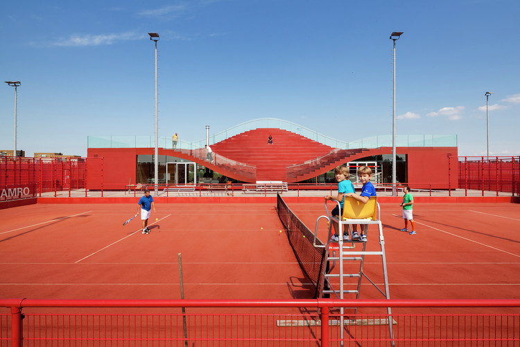 紅色建築設計,國外建築設計案例,彩色建築外立麵設計