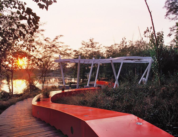 紅色建築設計,國外建築設計案例,彩色建築外立麵設計