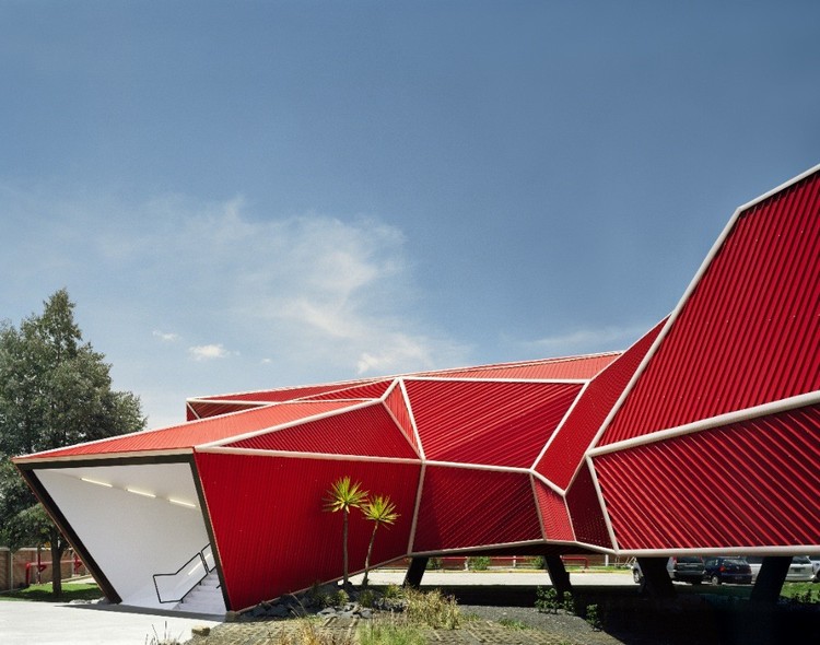 紅色建築設計,國外建築設計案例,彩色建築外立麵設計