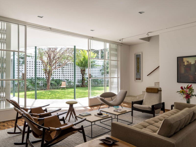 建築改造之巴西翻新現代主義風家族住宅