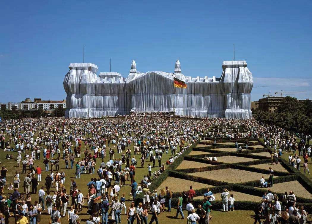 建築外牆，建築設計，包裹的建築物