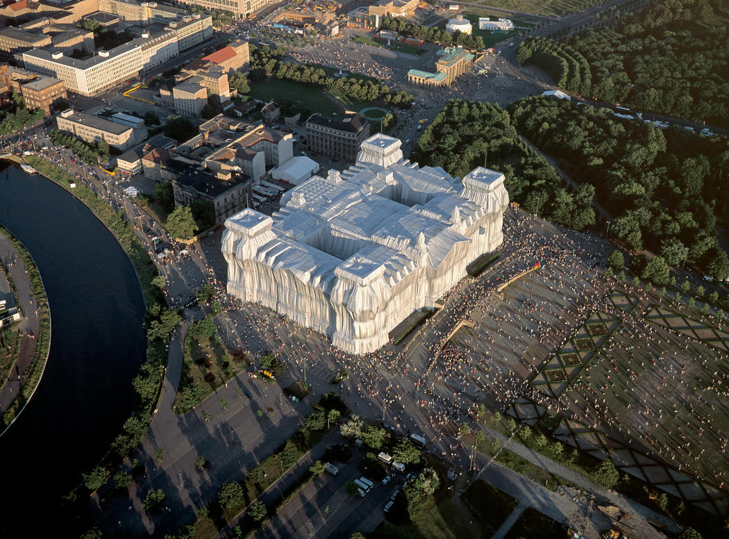 建築外牆，建築設計，包裹的建築物