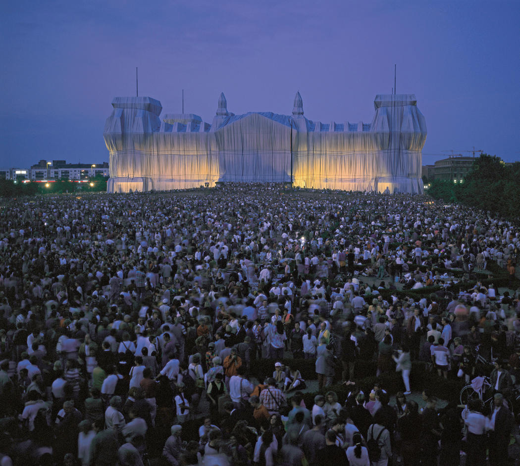建築外牆，建築設計，包裹的建築物