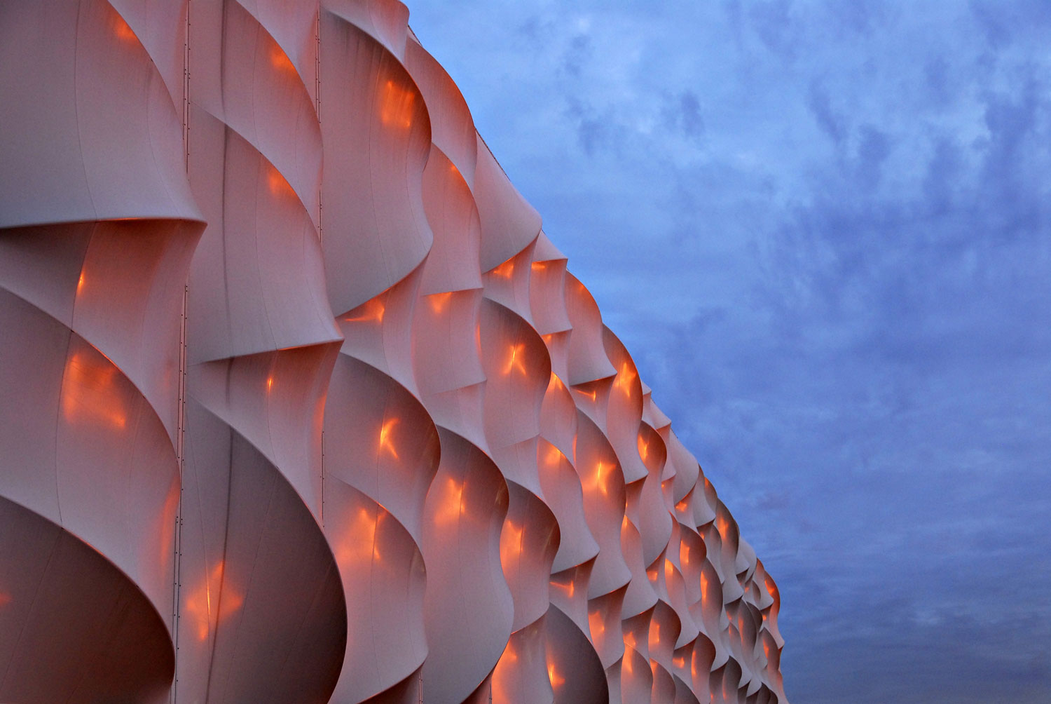 建築外牆，建築設計，包裹的建築物