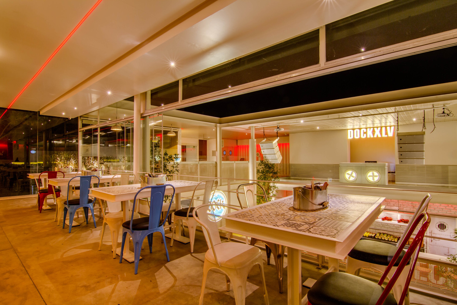 商業空間,夜總會設計,航海主題空間設計,集裝箱元素,集裝箱文化