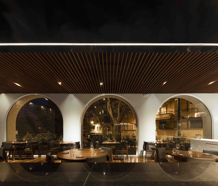 商業空間，餐飲空間，餐廳設計，國外餐廳設計，現代風格餐廳設計，建築改造