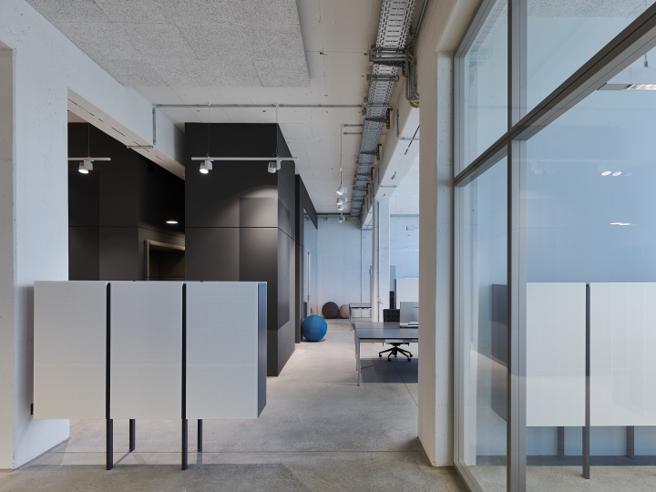 辦公空間，谘詢公司辦公室設計，國外辦公室設計，現代風格辦公室設計，廠房改造