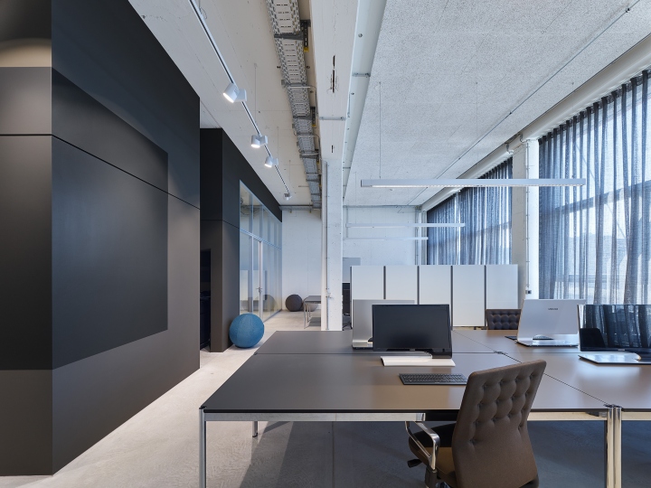 辦公空間，谘詢公司辦公室設計，國外辦公室設計，現代風格辦公室設計，廠房改造