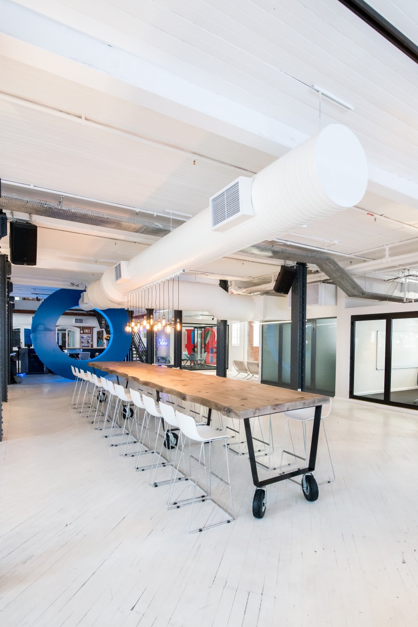 辦公空間,在線旅行社辦公室設計,現代風格辦公室,國外辦公室設計