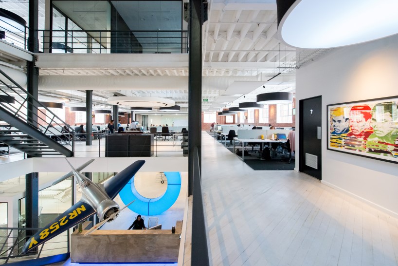 辦公空間,在線旅行社辦公室設計,現代風格辦公室,國外辦公室設計