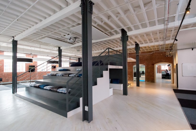 辦公空間,在線旅行社辦公室設計,現代風格辦公室,國外辦公室設計