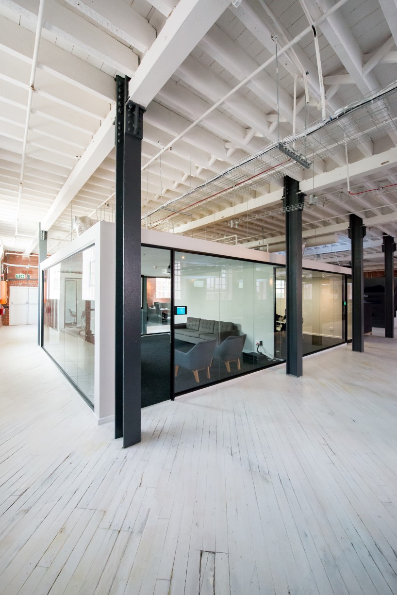 辦公空間,在線旅行社辦公室設計,現代風格辦公室,國外辦公室設計