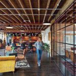 陽光悠閑度假風—倫敦輕工業風基金會辦公室設計