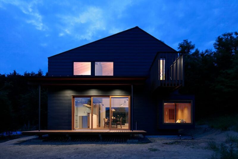 從城市搬到農村，日本一對夫妻的森林原木宅 Tab House