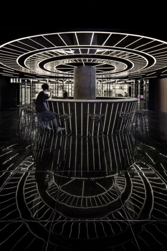 再建築事務所 | “懸浮”深圳自由空間KTV總店