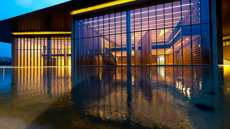 安藤忠雄設計的“大屋頂”—杭州良渚文化藝術中心