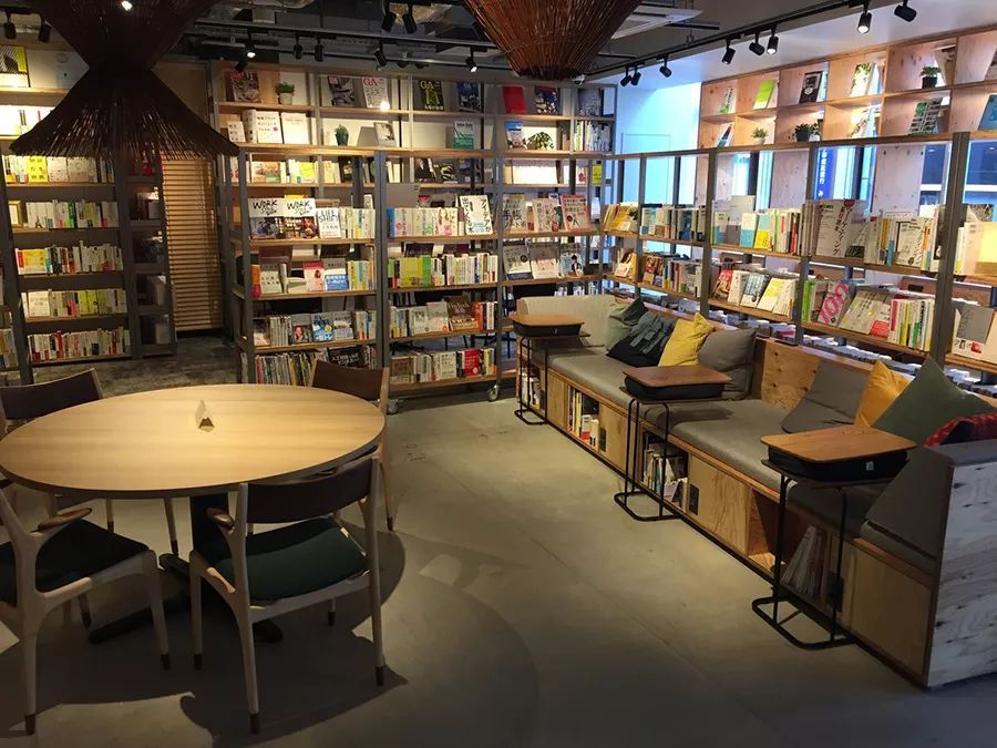 商業空間，書店公寓，蔦屋書店，Tsutaya books，書店設計