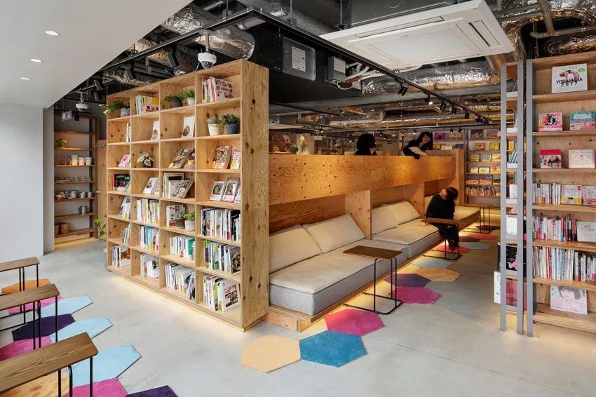 商業空間，書店公寓，蔦屋書店，Tsutaya books，書店設計