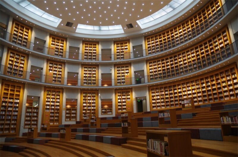 有書的地方，就有天堂—浙江越秀外國語學院鏡湖校區圖書館