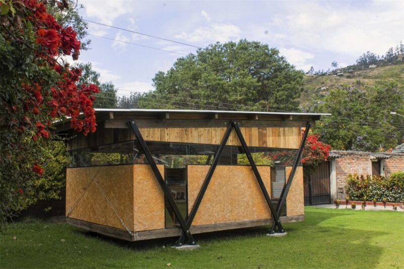 一間用回收材料建造的可拆卸工作室