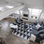 斯堪的納維亞灰色調閣樓公寓