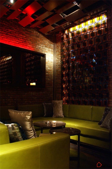 上海LOFT風格布朗石酒吧設計