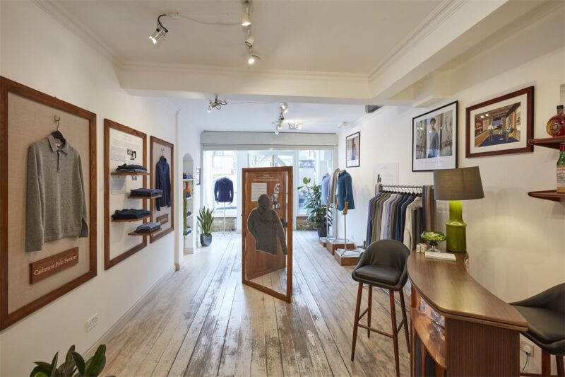 將服裝像畫一樣展示出來，倫敦在線男裝品牌線下體驗店設計