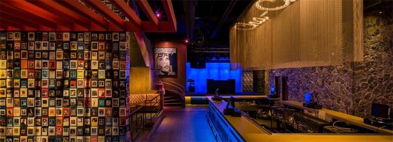 佛羅裏達一家現代複古風夜店CASH ONLY