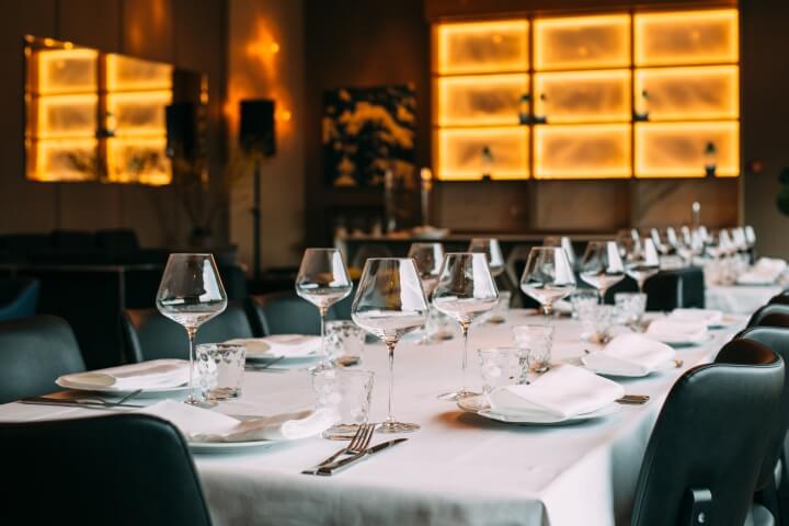 餐飲空間,餐廳設計,工業風餐廳設計,天然材料,聖彼得堡餐廳設計