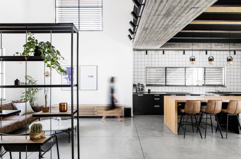 以色列現代主義住宅，Nir Am極簡工業風公寓設計