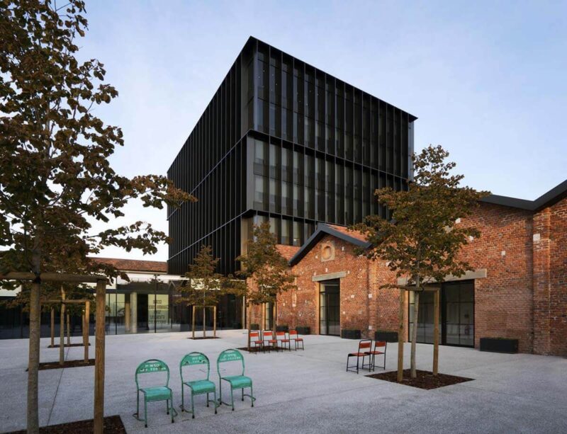 米蘭20年代飛機裝配廠房改造之Gucci全新辦公區設計