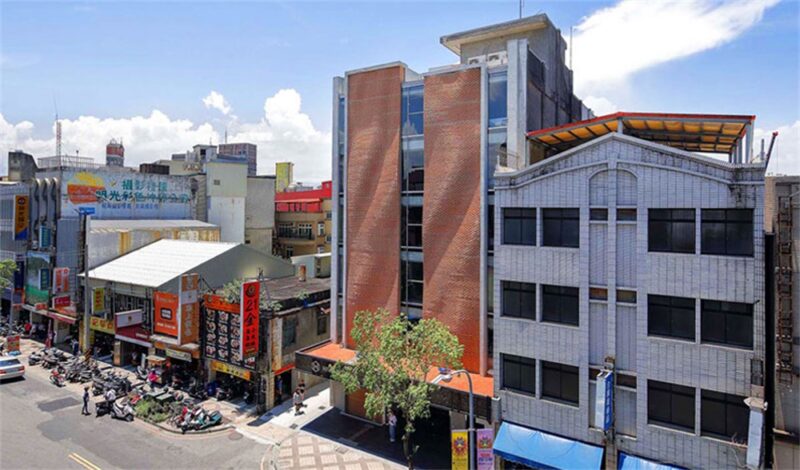 老飯店變身清水紅磚波紋HIVE HOTEL精品旅館