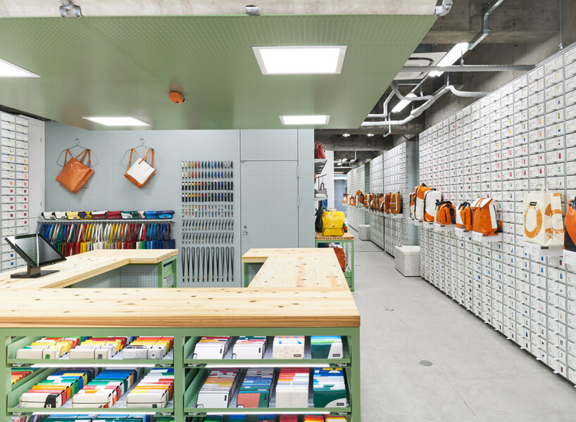 商業空間,FREITAG店麵設計,日本Torafu Architects,潮牌店設計,60多平米店鋪設計,零售店設計