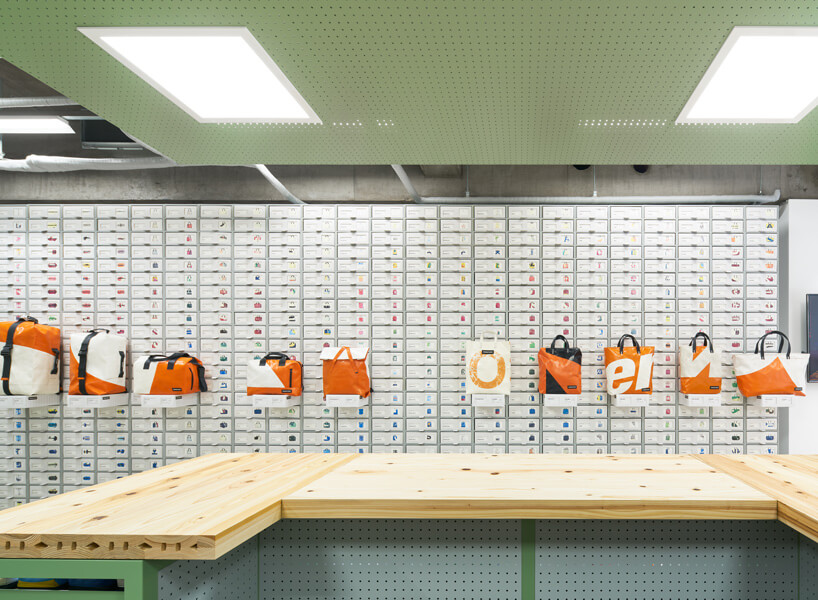 商業空間,FREITAG店麵設計,日本Torafu Architects,潮牌店設計,60多平米店鋪設計,零售店設計