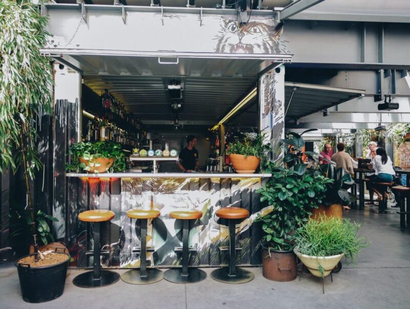 在停車場上開酒吧，墨爾本集裝箱酒吧與塗鴉藝廊WHITEHART