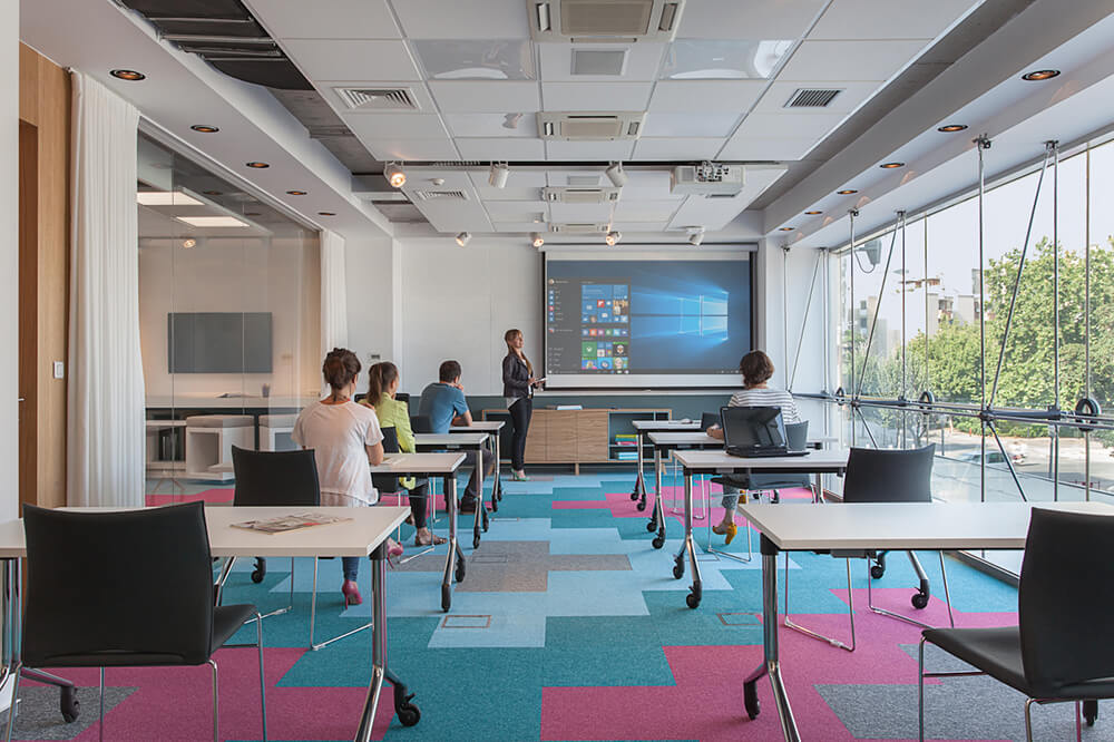 辦公空間,國外辦公室設計,微軟辦公室設計,現代風格辦公室設計,科技公司辦公室設計,馬其頓斯科普裏,地域風情