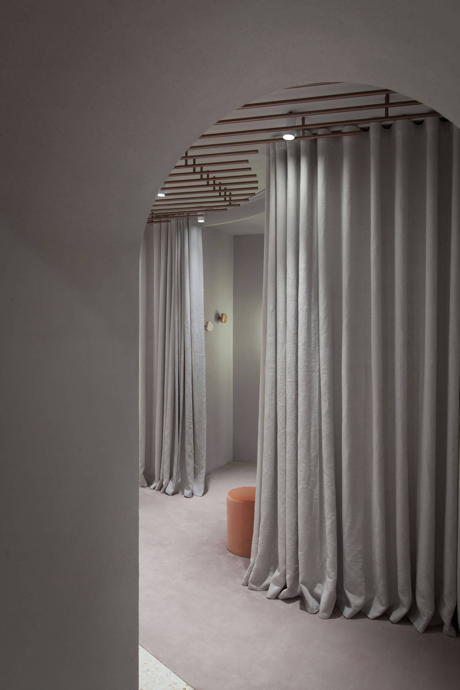 商業空間,時尚女裝品牌店設計,零售體驗店設計,精品店設計,建築改造